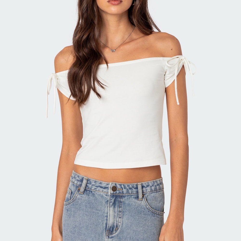 NWOT Edikted Off-the-Shoulder Crop Top